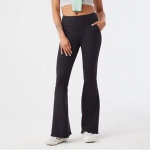 Outdoor Voices SuperForm Rib Flare Pant Stretchy Bell Bottom